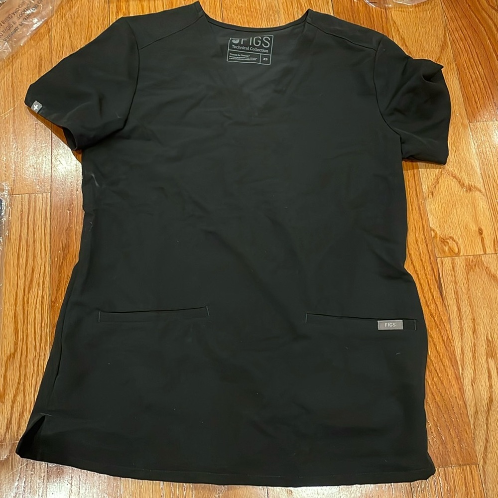 FIGS two-Pocket Scrub Top